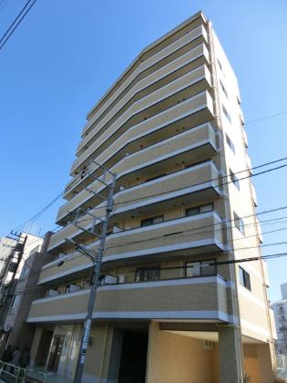 ブランジョーヌ町屋駅前